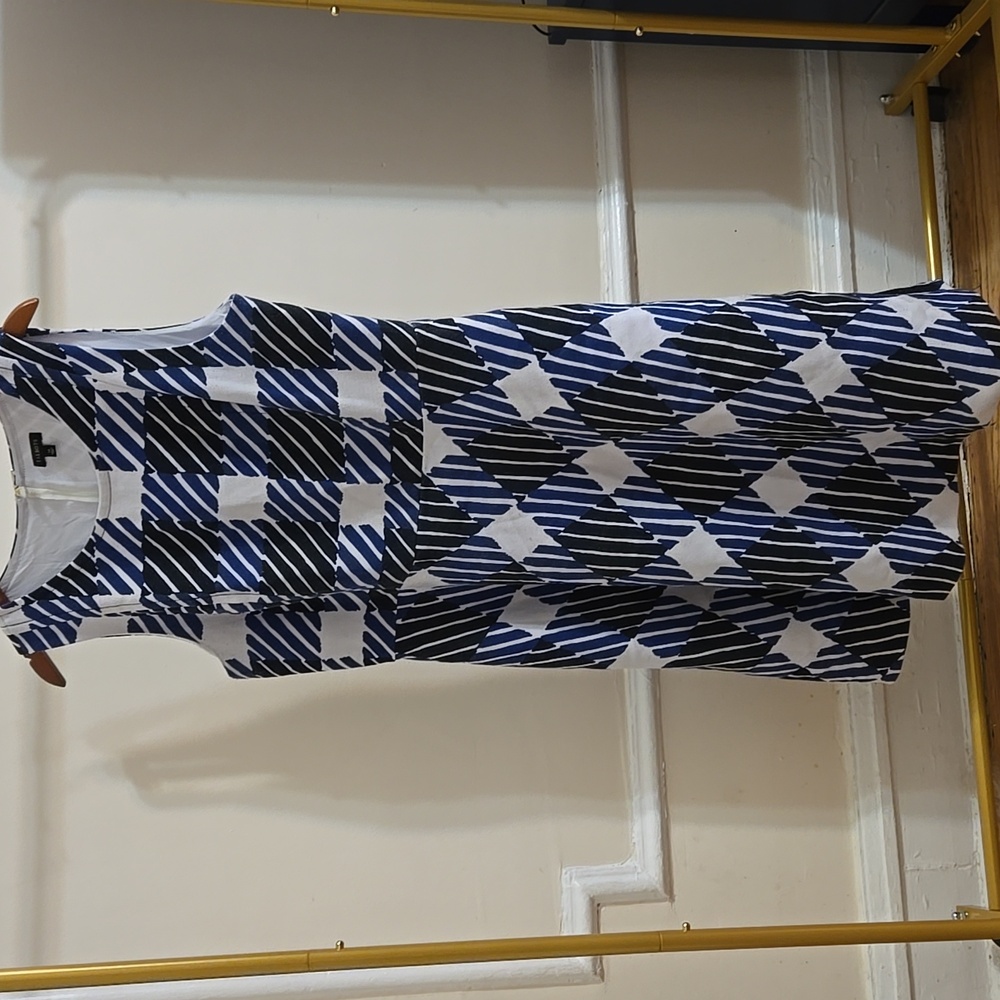 Fit & Flare Geometric Dress w/pockets.